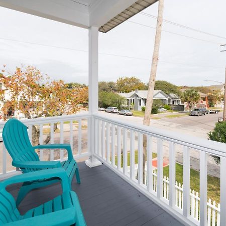 Beautiful Two-Story In Central Galveston, Short Walk To Beach, Near Downtown! | Seas The Breeze Villa Eksteriør billede