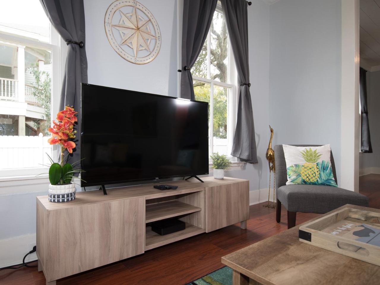 Beautiful Two-Story In Central Galveston, Short Walk To Beach, Near Downtown! | Seas The Breeze Villa Eksteriør billede
