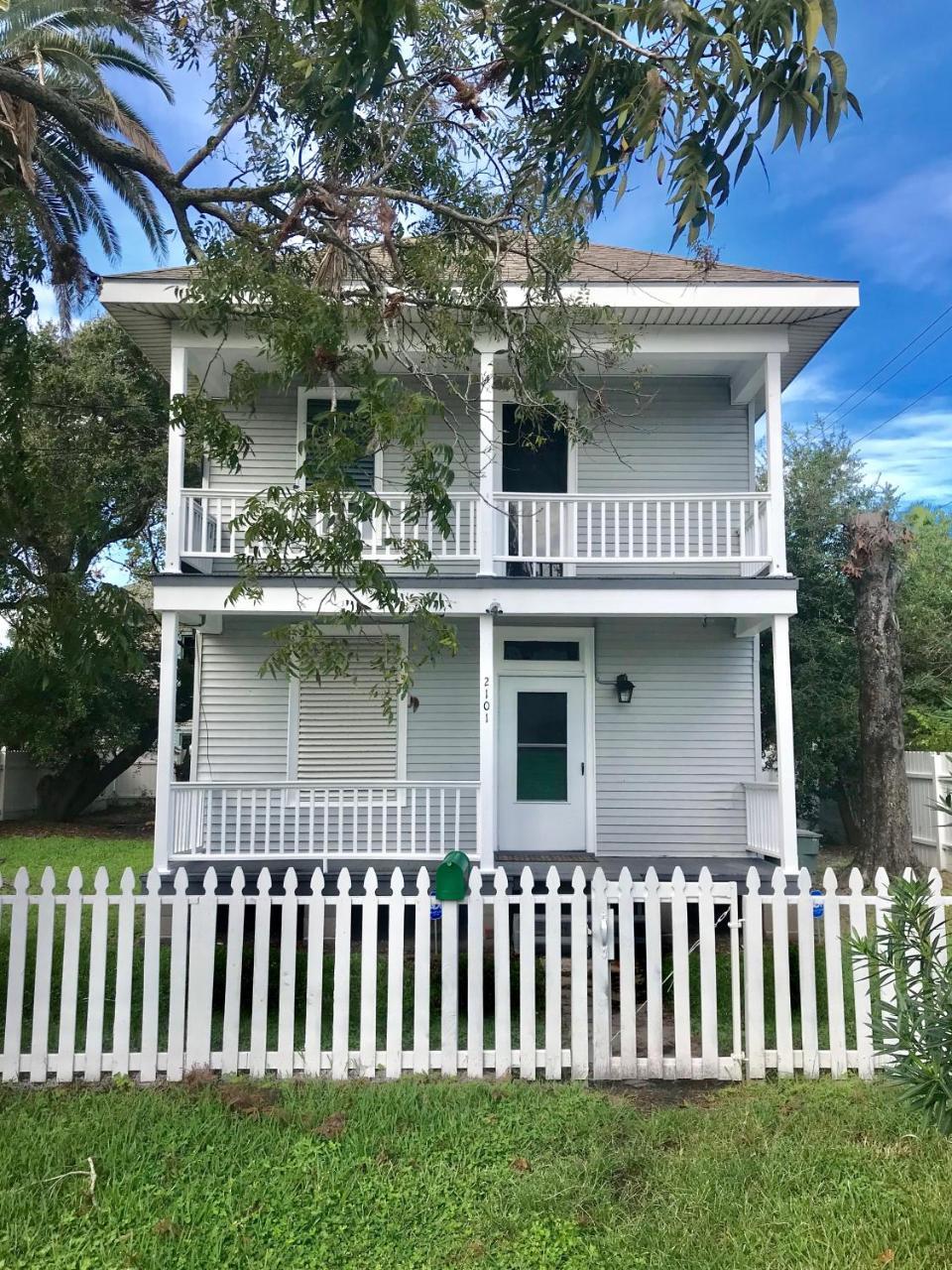 Beautiful Two-Story In Central Galveston, Short Walk To Beach, Near Downtown! | Seas The Breeze Villa Eksteriør billede