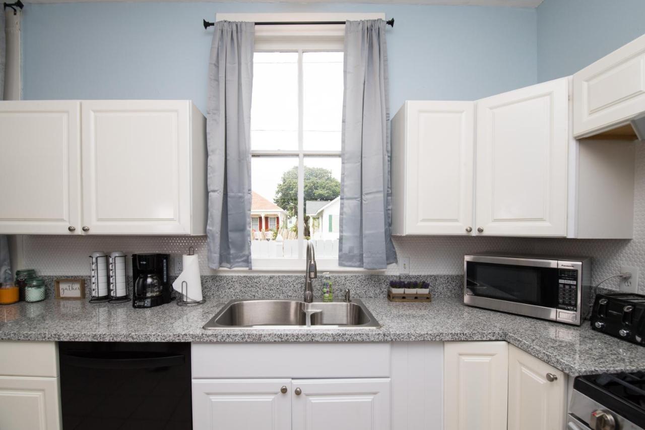 Beautiful Two-Story In Central Galveston, Short Walk To Beach, Near Downtown! | Seas The Breeze Villa Eksteriør billede