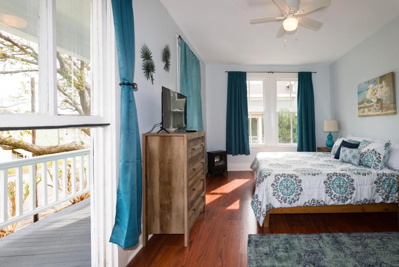 Beautiful Two-Story In Central Galveston, Short Walk To Beach, Near Downtown! | Seas The Breeze Villa Eksteriør billede