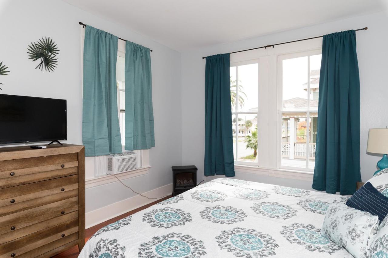 Beautiful Two-Story In Central Galveston, Short Walk To Beach, Near Downtown! | Seas The Breeze Villa Eksteriør billede