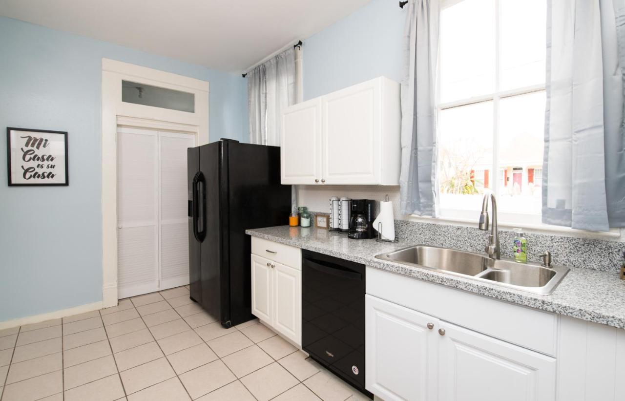 Beautiful Two-Story In Central Galveston, Short Walk To Beach, Near Downtown! | Seas The Breeze Villa Eksteriør billede